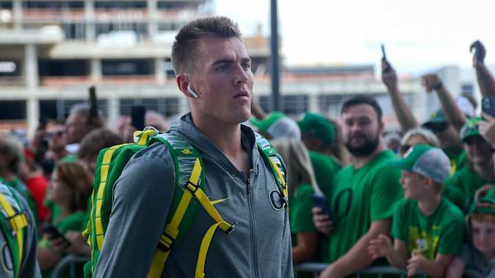 JUST IN: Oregon Starts Bo Nix at Quarterback