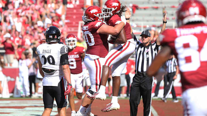 Look: Arkansas Football’s Twitter Account Trolls Cincinnati Fans Look: Arkansas Football’s Twitter Account Trolls Cincinnati Fans