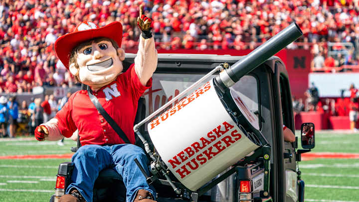 WATCH: Edwin Diaz, Timmy Trumpet's 'Narco' Played at College Football Games WATCH: Edwin Diaz, Timmy Trumpet's 'Narco' Played at College Football Games