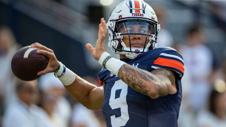 WATCH: Robby Ashford throws HUGE TD pass to Ja'Varrius Johnson