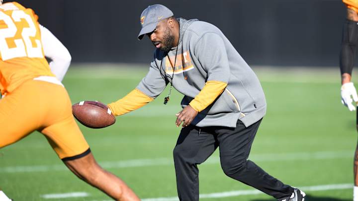 Watch: Vols DC Tim Banks Talks Defense With Pitt Game Approaching