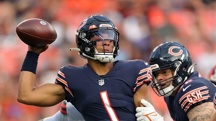 Justin Fields Playing It Close to the Vest Justin Fields Playing It Close to the Vest