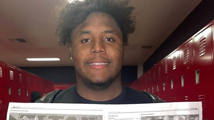 Huskies Offer Class of 2023 DL From Bobby Wagner's High School