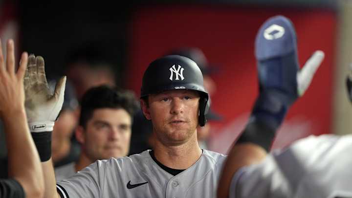 DJ LeMahieu Becomes Latest Yankees Hitter to Land on IL