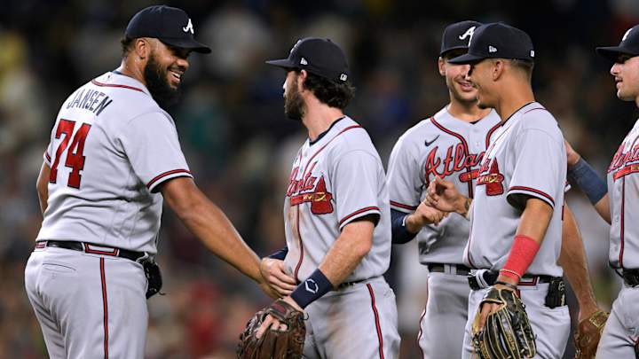 Braves Leap Mets With Win Over Mariners, Lead NL East for First Time in ’22