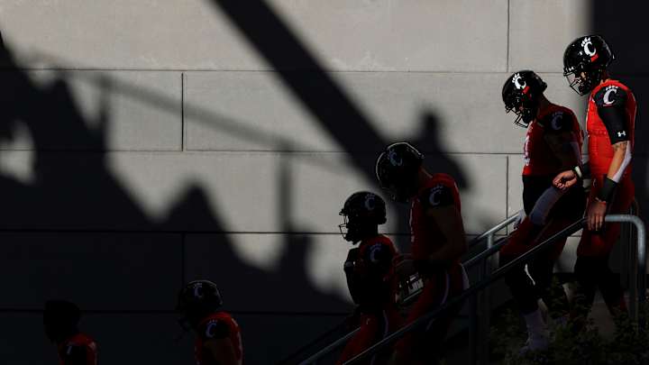 Recruiting Roundup: UC Offers Record-Breaking Four-Star 2025 Wide Receiver Joshua Moore Recruiting Roundup: UC Offers Record-Breaking Four-Star 2025 Wide Receiver Joshua Moore