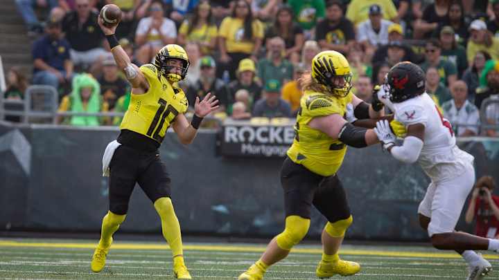 Bo Nix's Five Touchdowns Lead Oregon to 70-14 Blowout Win Over Eastern Washington Bo Nix's Five Touchdowns Lead Oregon to 70-14 Blowout Win Over Eastern Washington