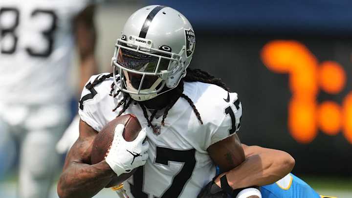 Davante Adams Will Play vs. Texans Sunday Amid Assault Charge, per Report