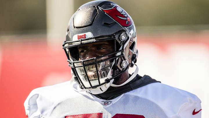 Tampa Bay monitoring starting left tackle Donovan Smith after injury