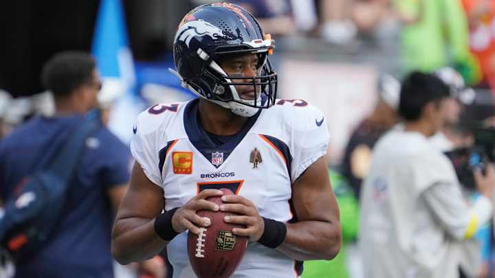 Seahawks Crowd Reacts to Russell Wilson’s ‘MNF’ Return (Video)