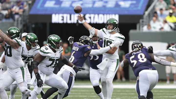 Jets Could Make Switch at Quarterback Ahead of Week 2 Against Browns