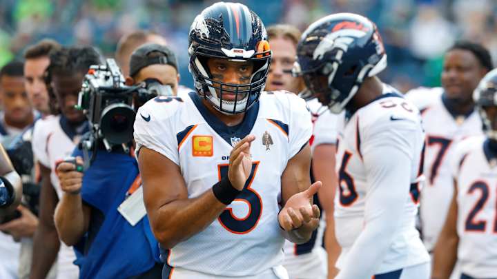 Peyton, Eli Manning React to Seattle Fans Booing Russell Wilson (Video)
