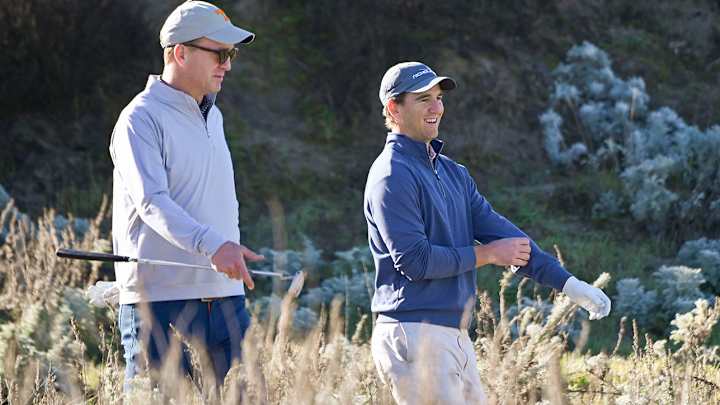 Eli Manning Lands Another Zinger on Brother Peyton During ManningCast