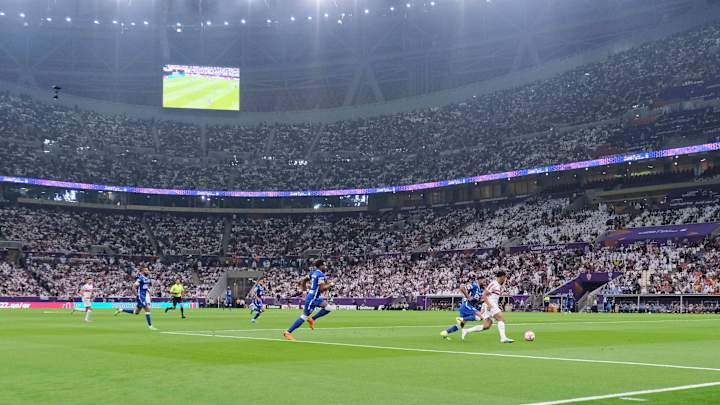 Qatar World Cup Stadium Trial Beset by Long Lines, Lack of Water