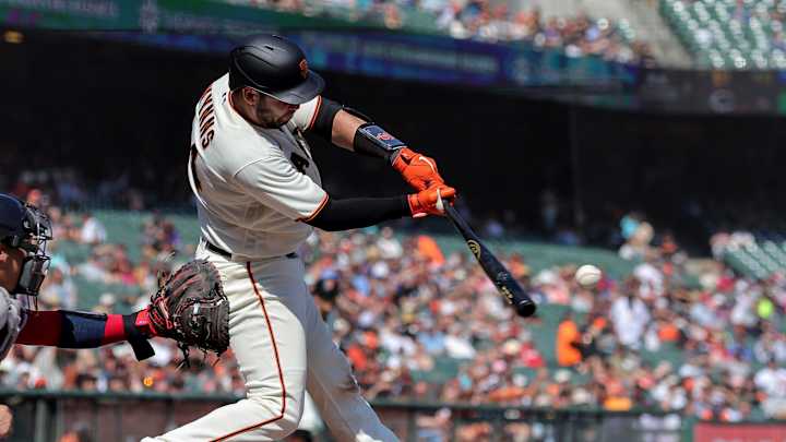 SF Giants recall Austin Wynns from Triple-A, place Roberto Pérez on IL