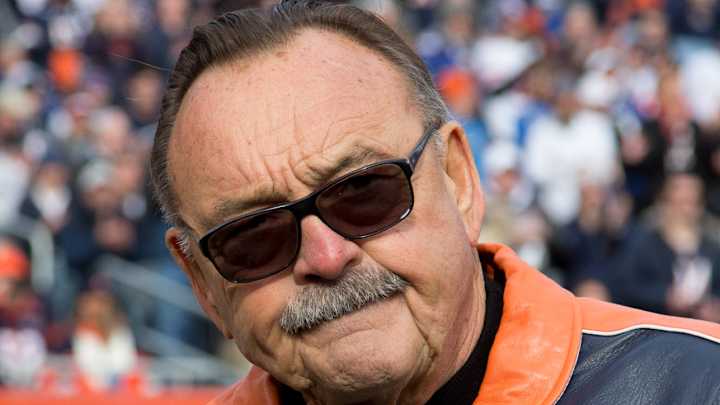 Bears’ Dick Butkus Goes Viral in Awkward Twitter Takeover