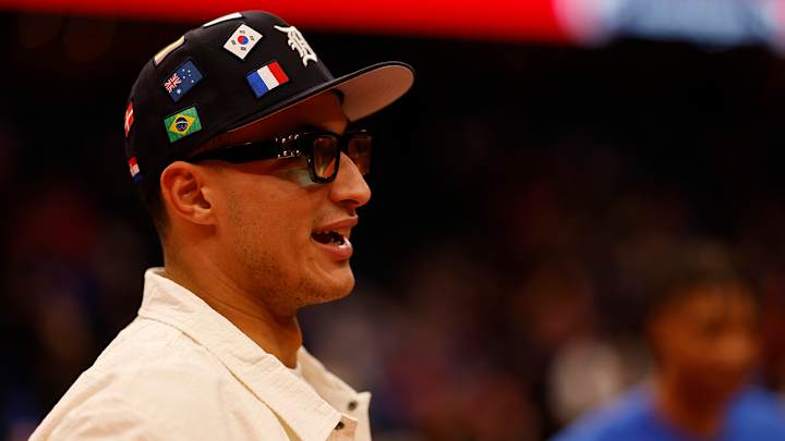 Kyle Kuzma Rocks Inexplicable Outfit at New York Fashion Week (Video)