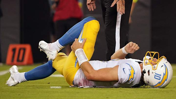 Justin Herbert Battles Through Apparent Fourth-Quarter Injury vs. Chiefs