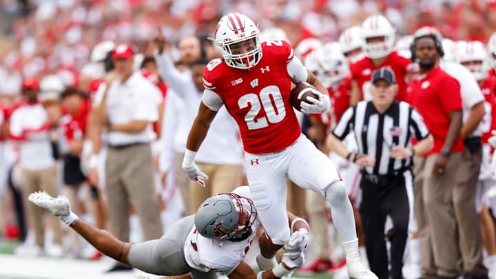 Wisconsin football: Three upperclassmen enter the transfer portal