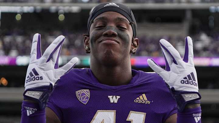 It Was 'Showtime' in Saturday's Game, But Husky Fans Didn't Know It