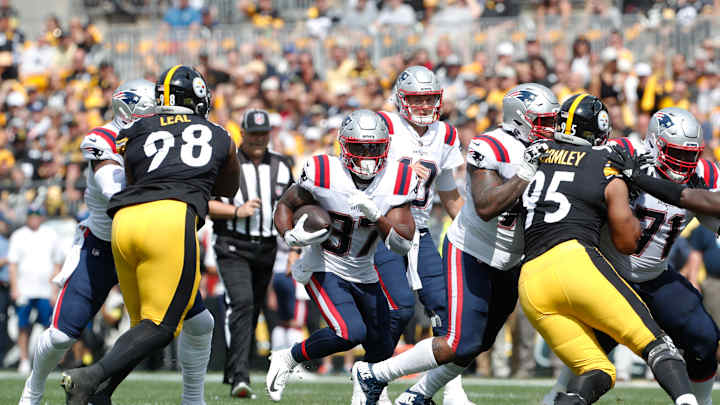 Patriots Snap Counts vs. Steelers: Starting O-Line Gets Full Workload