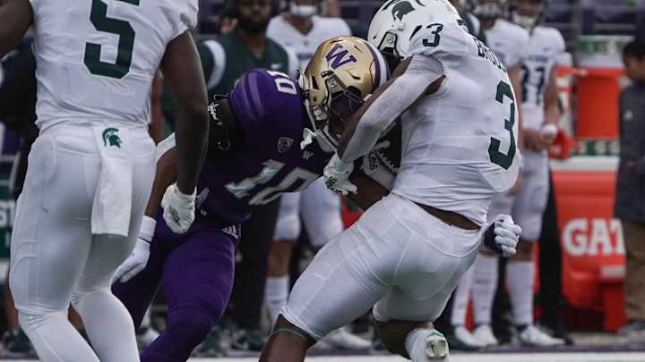 Banks Statements Come on the Field, Not in the Mail, for Huskies