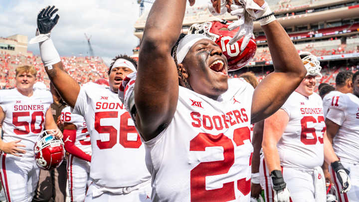 DaShaun White Back to Lead Oklahoma's Defense After 'Easy Fix' Targeting Ejection