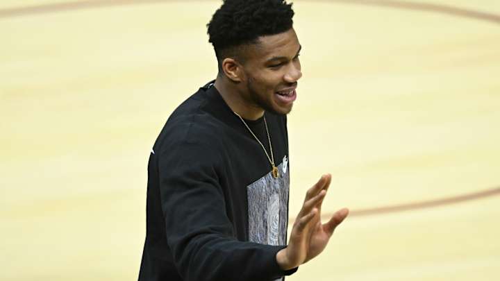 Young Fan Deceives Giannis Antetokounmpo in Brilliant Fashion vs. 76ers