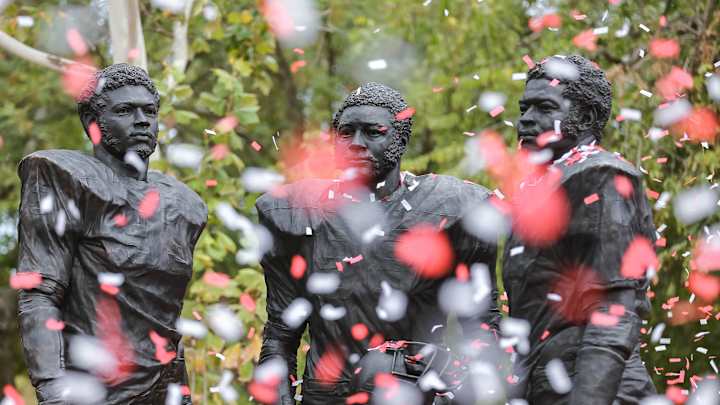 Statue Shows Why Selmon Brothers' DNA is All Over Oklahoma Football