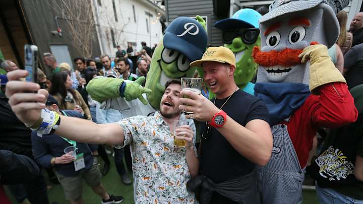 Watch: Mascot Trolls Houston Astros with Trash Can