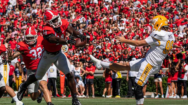 HALFTIME: Georgia On Top of Kent State at the Half HALFTIME: Georgia On Top of Kent State at the Half