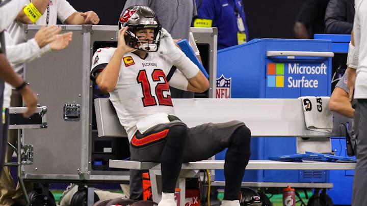 Tom Brady, Bucs Broke Three Tablets During Win Over Saints, per Report