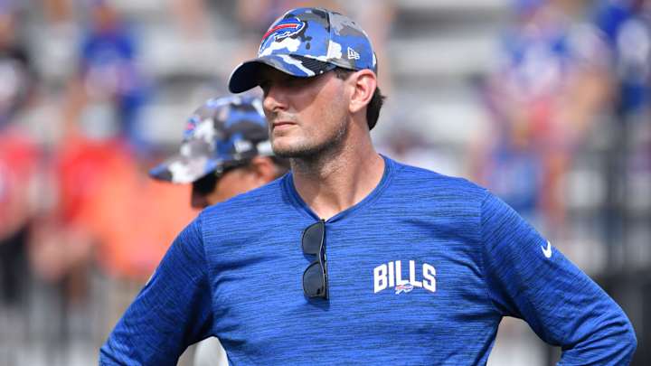 Bills Assistant Coach Ken Dorsey Goes Viral In Press Box Outburst