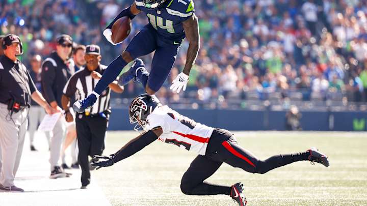 WATCH: Security Stops Seahawks vs. Falcons Due To Airborne Drone WATCH: Security Stops Seahawks vs. Falcons Due To Airborne Drone
