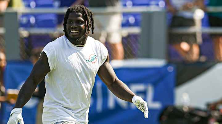 Tyreek Hill Issues Warning to Eli Apple Ahead of Bengals-Dolphins Game