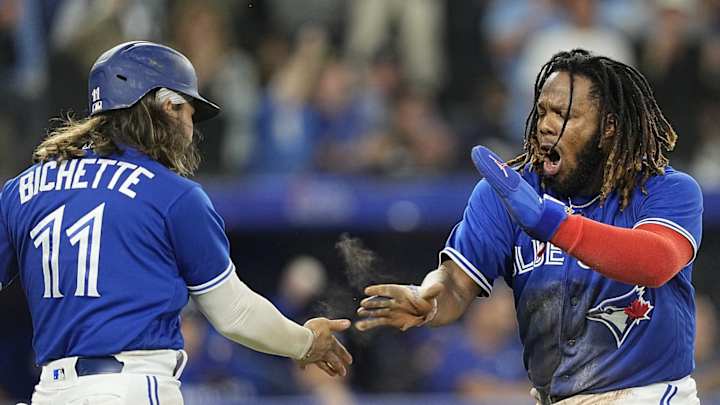 WATCH: Vladdy Jr. Walks Off Yankees, Keeping Yankees from Clinching