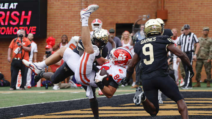 Allen-Uiagalelei Relationship Off Field Helps Football Connection