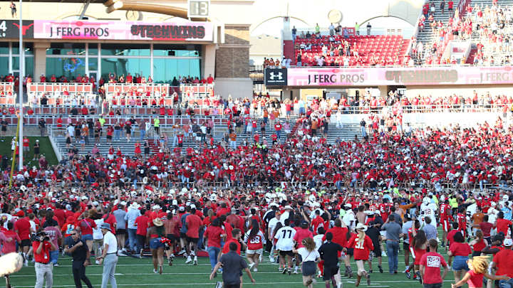 Longhorns Coach Steve Sarkisian Addresses Ovie Oghoufo Being Hit by Texas Tech Fan Longhorns Coach Steve Sarkisian Addresses Ovie Oghoufo Being Hit by Texas Tech Fan