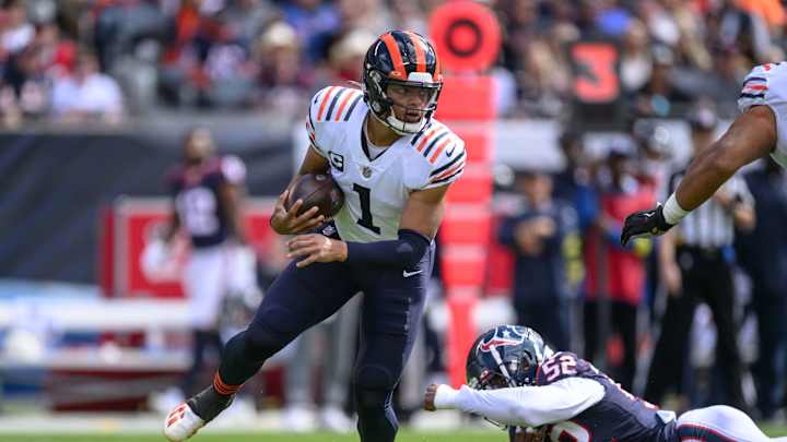 Justin Fields Shoves Frustration Aside Justin Fields Shoves Frustration Aside