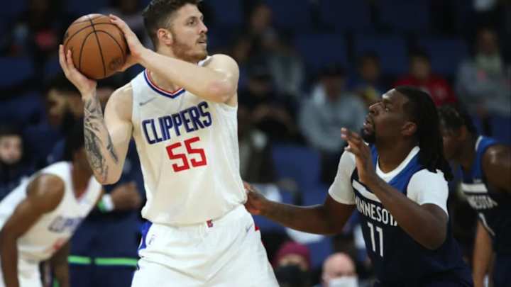 How Isaiah Hartenstein Helps Knicks, Builds on Career-Best Season