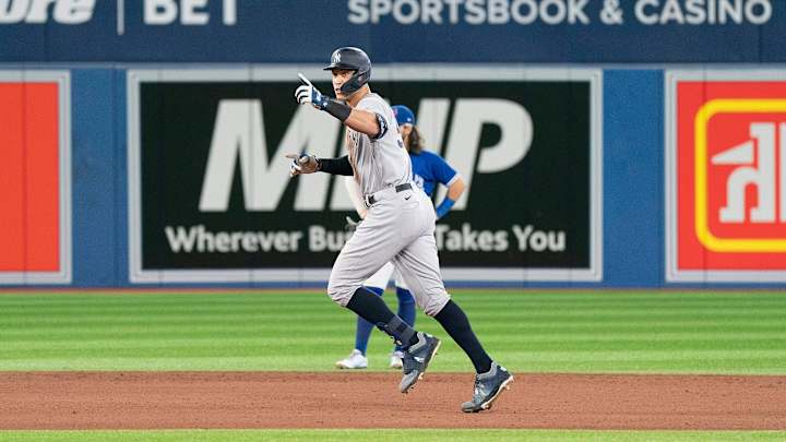 Blue Jays Fan Misses Catching Aaron Judge’s 61st Homer By Inches