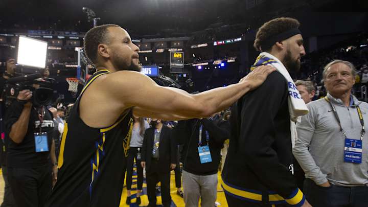 Video: Steph Curry and Klay Thompson Hilariously Take on Sumo Wrestler Video: Steph Curry and Klay Thompson Hilariously Take on Sumo Wrestler