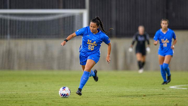 UCLA Women's Soccer Handles Oregon, Continues Undefeated Season