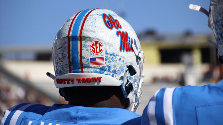 Four-Star TE Nate Roberts Includes Rebels in Top 5 Schools, Plans Official Visit | Recruiting Tracker