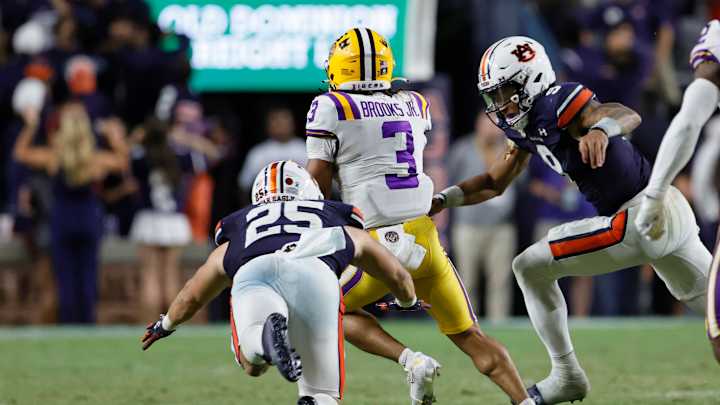 LSU defender calls out Auburn's offense after running the same play multiple times