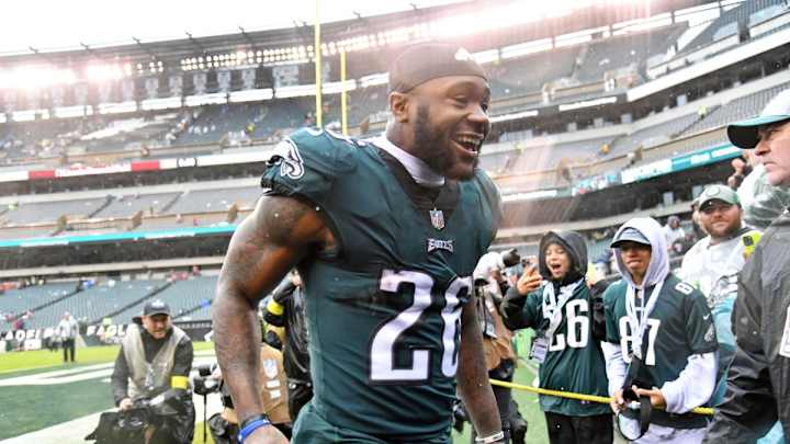 Miles Sanders' Career-Day Pushes Eagles to 4-0