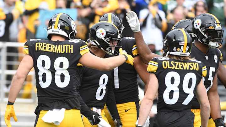 Players Know Steelers Must Keep Kenny Pickett Moving Forward Players Know Steelers Must Keep Kenny Pickett Moving Forward