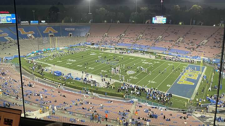 Pac-12 Power Rankings Have 2 Unbeatens, 2 Headless Entries, UW in Middle