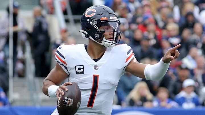 Bears OC Gives Interesting Take on Justin Fields Amid League-Low Stats