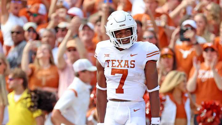 Longhorns' Keilan Robinson Continues Special Teams Magic, Blocks Iowa State Punt Longhorns' Keilan Robinson Continues Special Teams Magic, Blocks Iowa State Punt